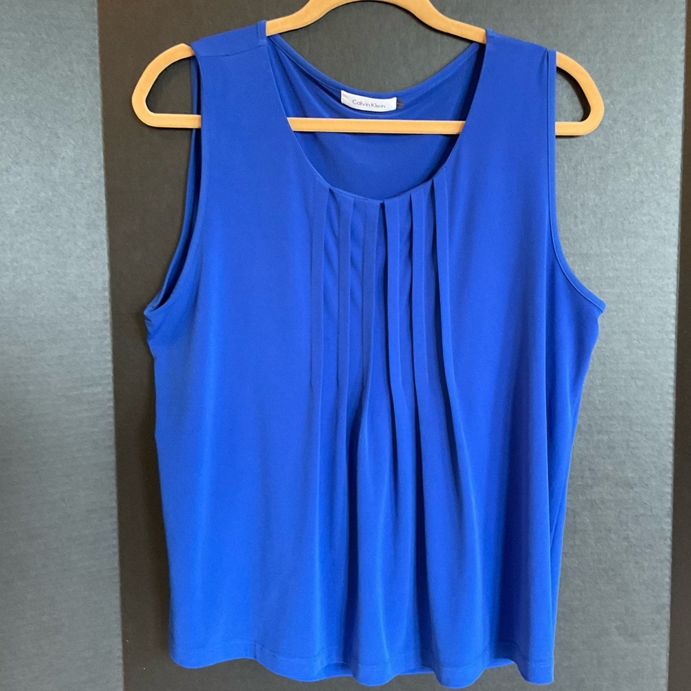 Calvin Klein Women's Pleat Neck Royal Blue Sleeveless Top Large
